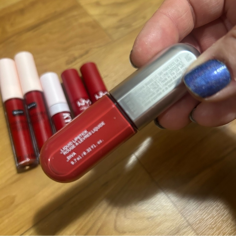 Bright Red Liquid Lipstick Set - Picture 2 of 2